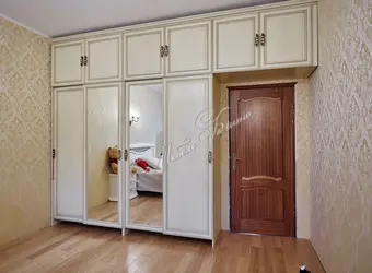 Шкаф над дверью