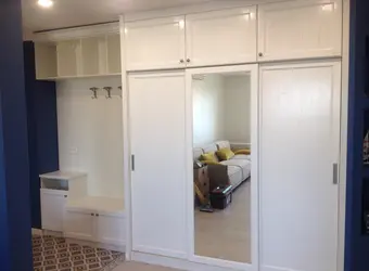 Прихожая из массива