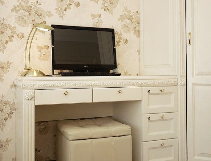 goods-items__image
