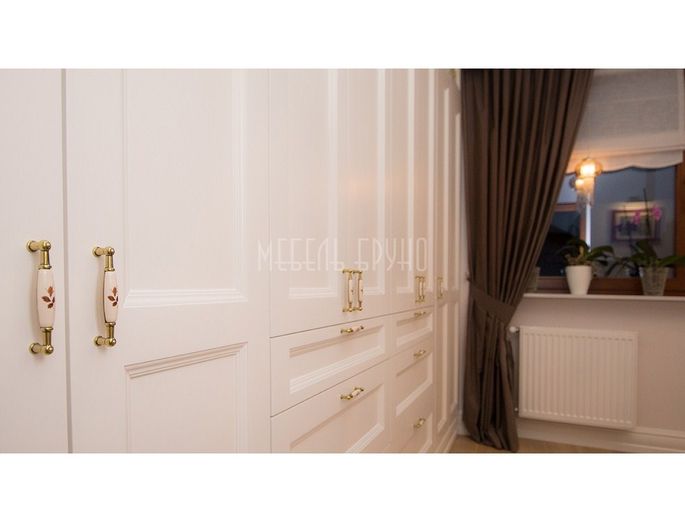 goods-items__image
