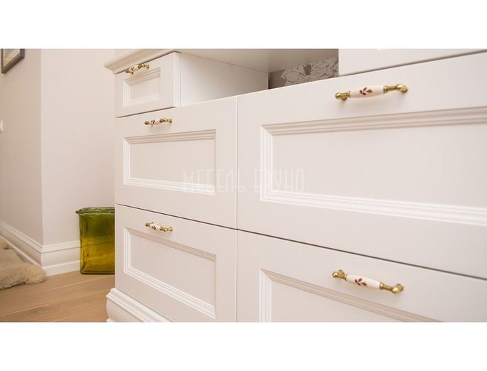 goods-items__image