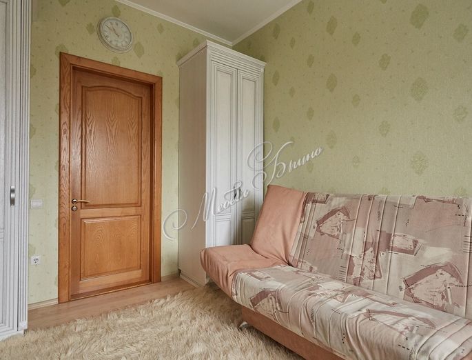 goods-items__image