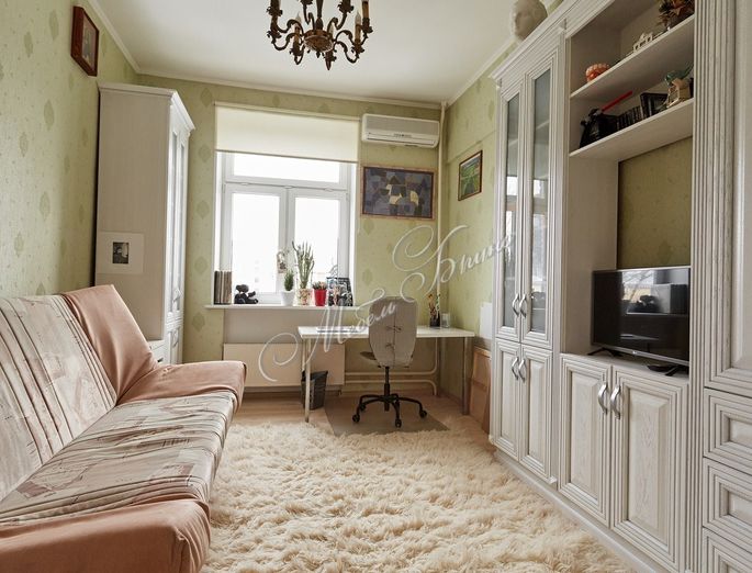 goods-items__image