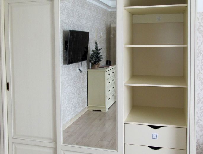 goods-items__image