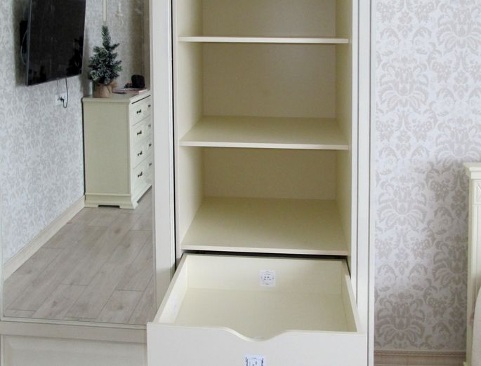 goods-items__image