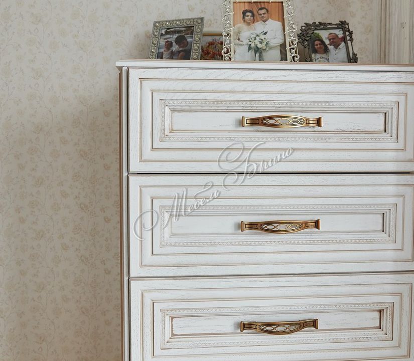 Спальня Кармен в классическом стиле 