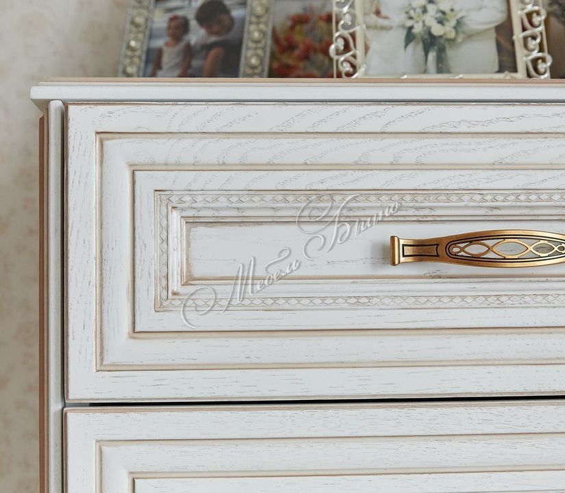 Спальня Кармен в классическом стиле 