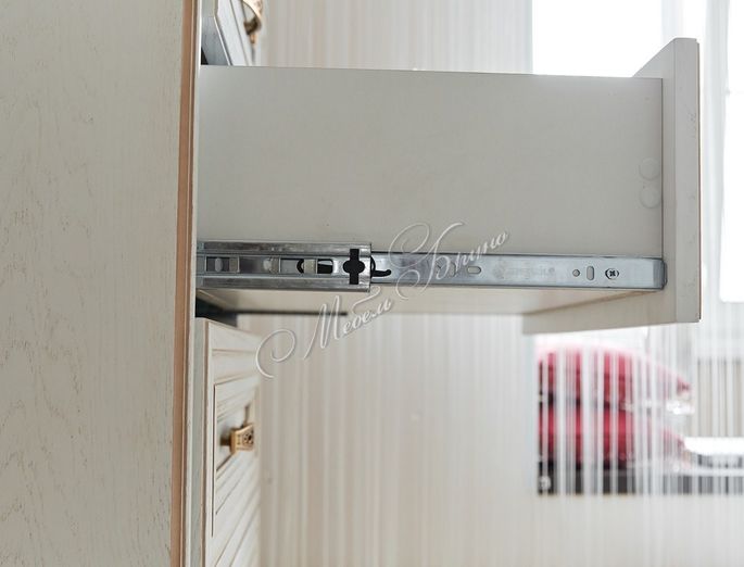 goods-items__image