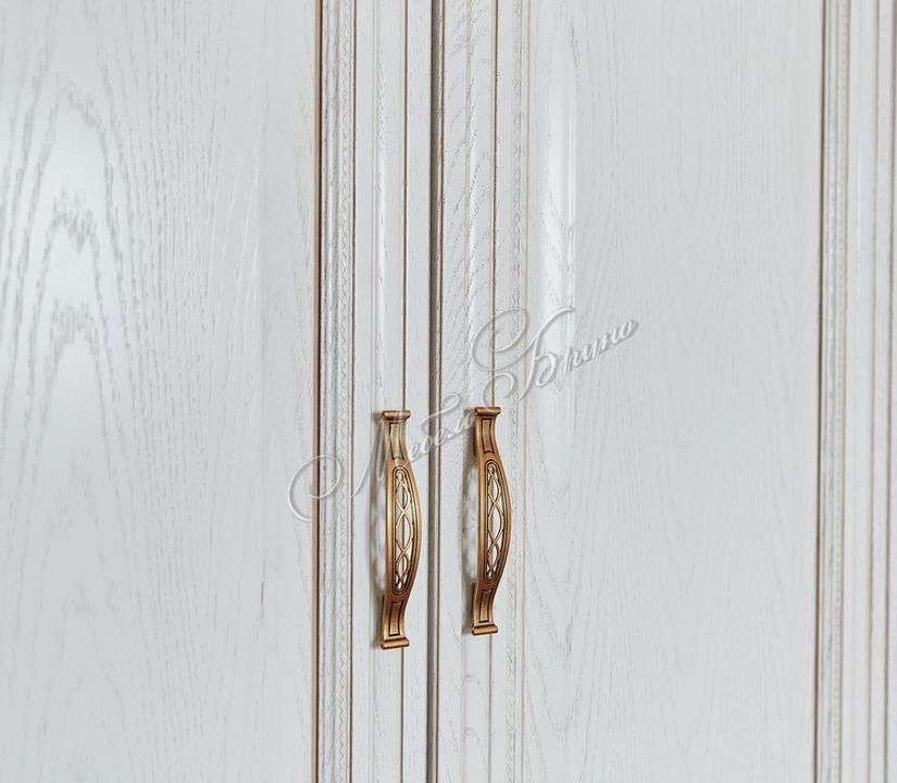 Спальня Кармен в классическом стиле 