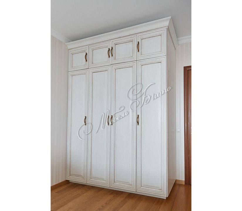 Спальня Кармен в классическом стиле 