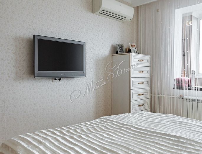 goods-items__image