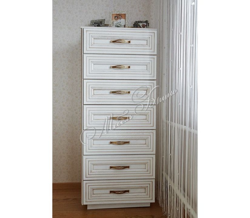 Спальня Кармен в классическом стиле 