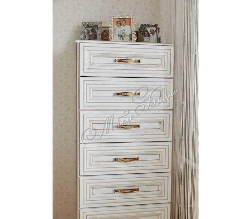 Спальня Кармен в классическом стиле 