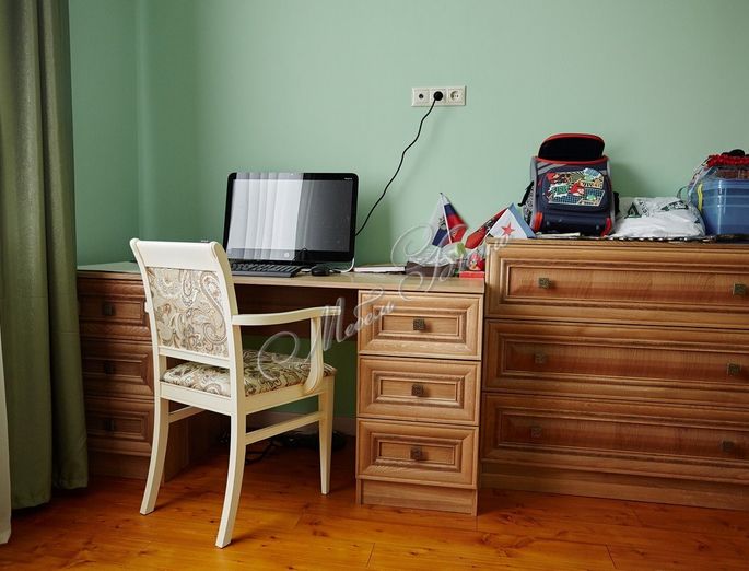 goods-items__image