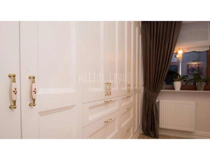 goods-items__image