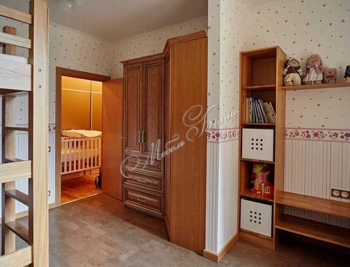 goods-items__image