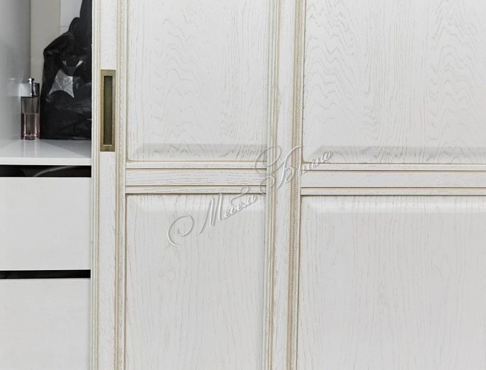 goods-items__image