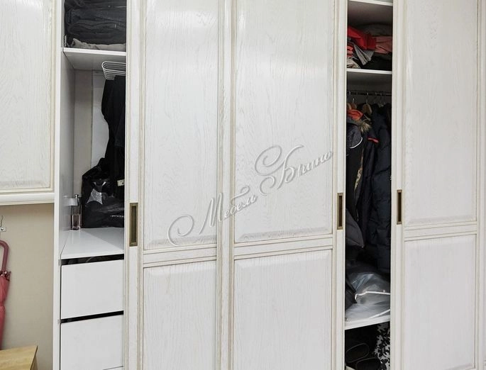 goods-items__image